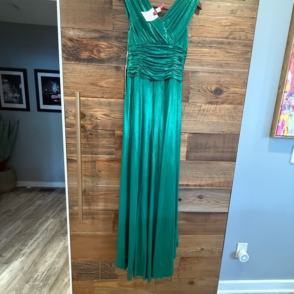 LARA Ruched Metallic Evening Dress MRSP $298 - Picture 4 of 7